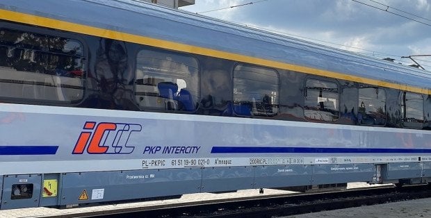 Wypadek na torach. Pociągi Łowicz Główny - Warszawa Zachodnia kursują drogą okrężną