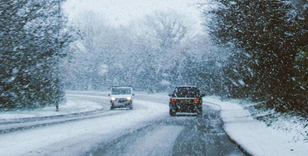 Opady marznące i gołoledź, także na Mazowszu. Od połowy tygodnia powrót mrozów