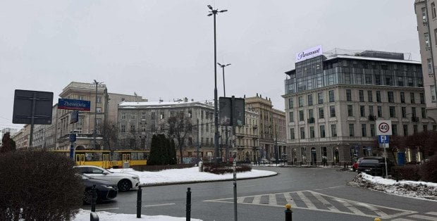 Krzyż obok tęczy na placu Zbawiciela? Jest projekt z budżetu obywatelskiego