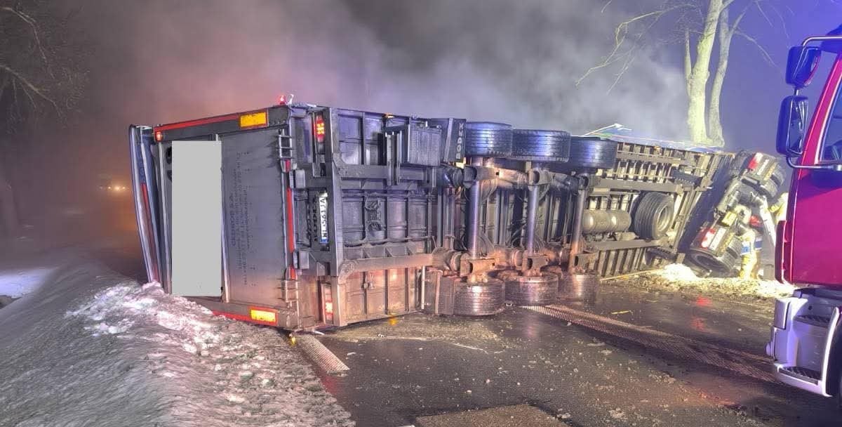 Wypadek na DK60 w Ciechanowie. Ucierpiało ponad 5,5 tys. sztuk drobiu