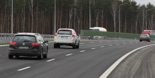 Duże utrudnienia i zator na trasie S8 w Warszawie