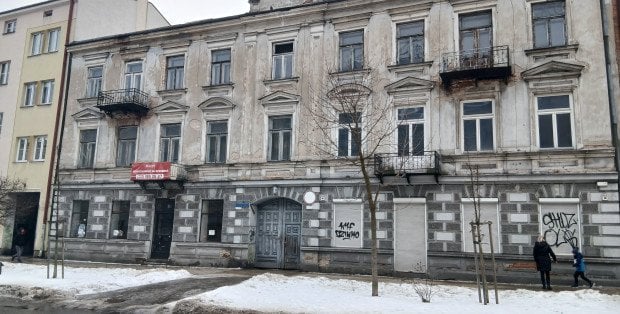 Nowe fakty w sprawie śmierci niemowlaka w radommskiej kamienicy