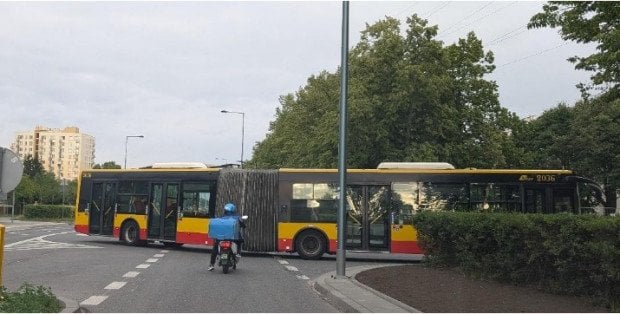 Autobusy stale blokują ruch na skrzyżowaniu. „Złożyliśmy skargę do prezydenta”