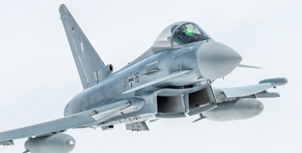 Polskie myśliwce wróciły do bazy. Zakończono operowanie lotnictwa wojskowego