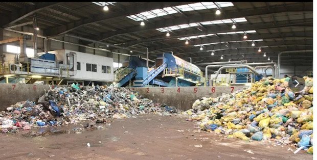 Mrozy utrudniają odbiór odpadów. „Nie wyrzucać gorącego popiołu do metalowych pojemników”