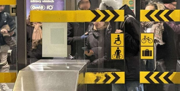 Stacja Kondratowicza jest zamknięta. Metro kursuje w pętli Bemowo – Trocka