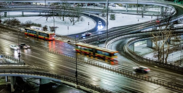 Nadchodzą nocne mrozy. Specjalne autobusy wracają na ulice Warszawy