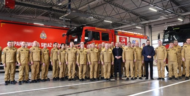 Specjalistyczny sprzęt za 35 mln zł przekazany warszawskim strażakom