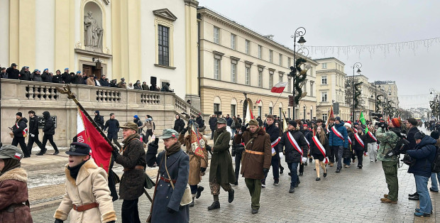 „Zakochani w Polsce”. Ulicami Warszawy przechodzi Defilada Szacunku
