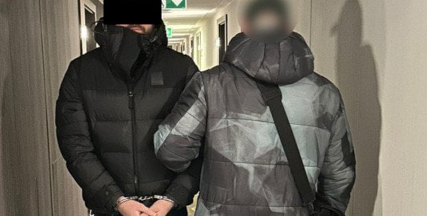 Kupując zegarki i biżuterię, miał wprowadzać w błąd. Grozi mu do 8 lat więzienia