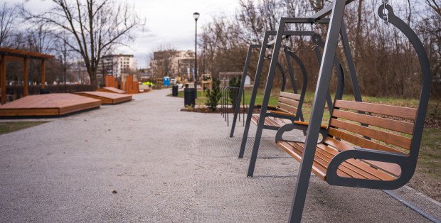 Protest ws. placu zabaw na Żoliborzu zadziałał. Możliwa zmiana lokalizacji