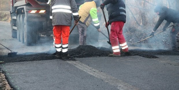 Utrudnienia na głównej ulicy Józefowa przez remont linii otwockiej