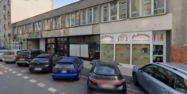 Rozlewanie kwasu masłowego i nękanie. Przedsiębiorcy z Powiśla skarżą się na zarząd Wspólnoty