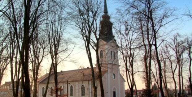 Zarzuty dla b. proboszcza z Kozienic. W tle niespłacone pożyczki i straty parafii na 2,7 mln zł