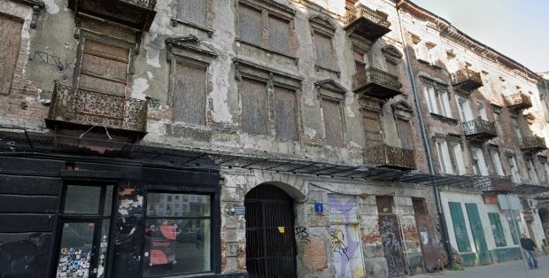Cztery kamienice na Brzeskiej przekazane do zarządu mienia miasta. To przyspieszy ich remont?