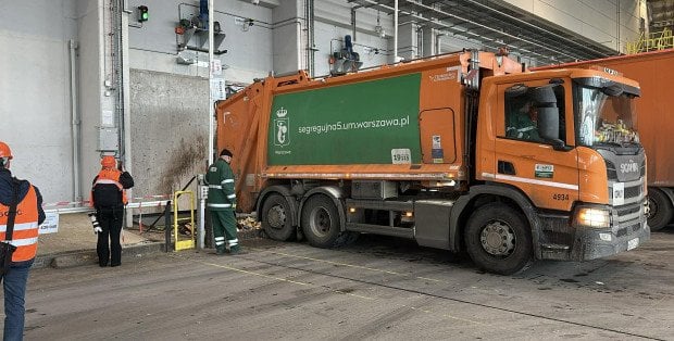Nowa spalarnia na razie nie pomoże? Od kwietnia wyższe ceny za wywóz śmieci w Warszawie