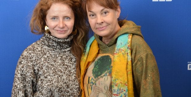 „Wierzę w terapeutyczną moc teatru”. Justyna Sieńczyłło o spektaklu „Żyj teraz!”