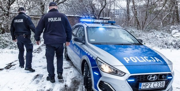 Nie tylko mróz, ale i wilgoć jest niebezpieczna. Dwie osoby zmarły z wychłodzenia