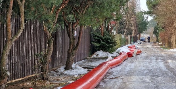 Sytuacja na Wkrze w Błędowie. „Nie ma już bezpośredniego zagrożenia”