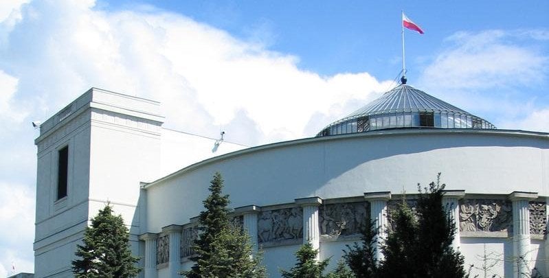 Sejm przyjął parę poprawek Senatu do ustawy wdrażającej SAFE