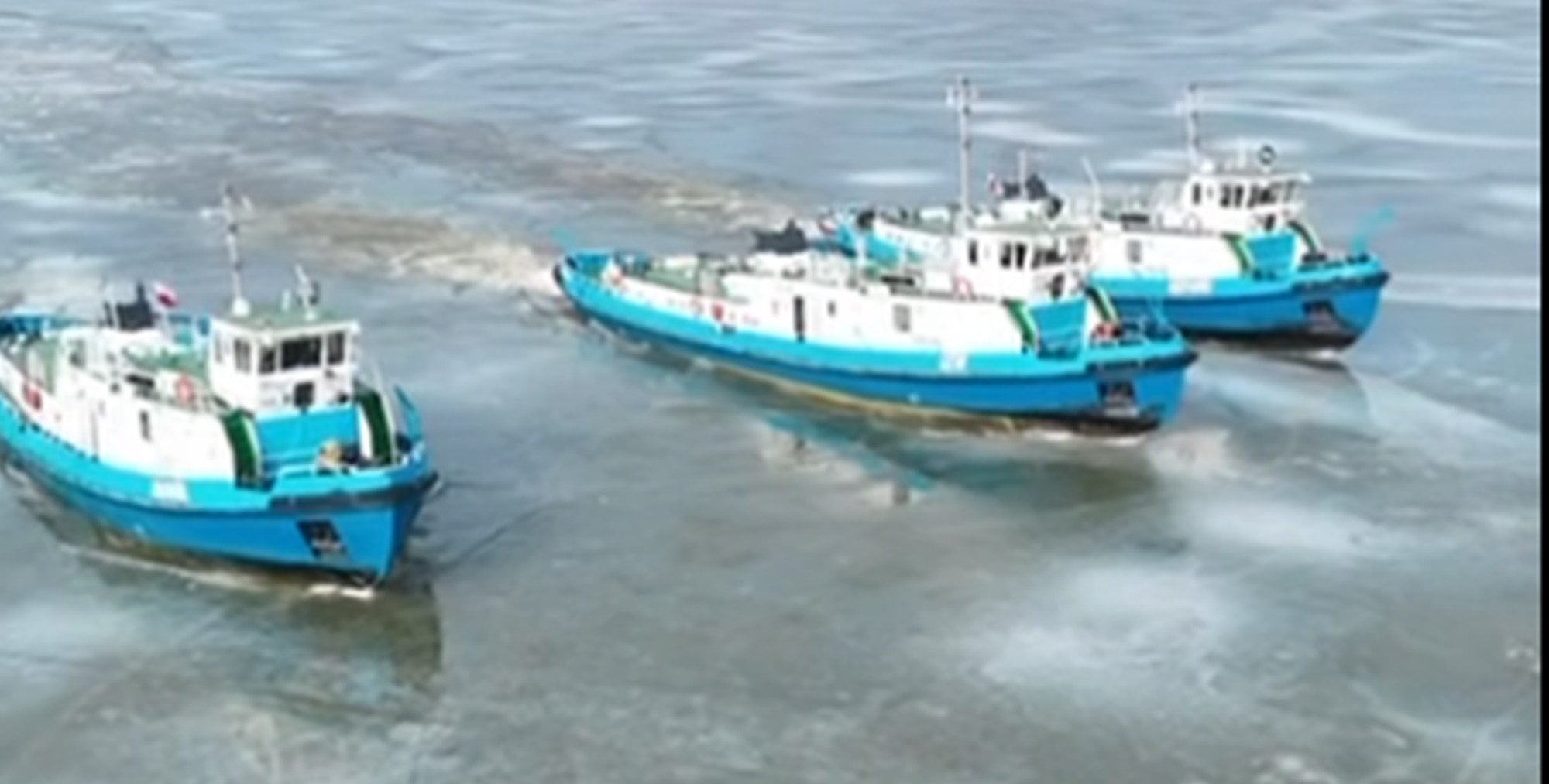 Lodołamacze na Wiśle. Kruszą krę, by nie doszło do lodowych zatorów