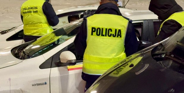 Mandaty na blisko 24 tys. zł. Kontrole przewozu osób po bójce na stacji paliw na Woli