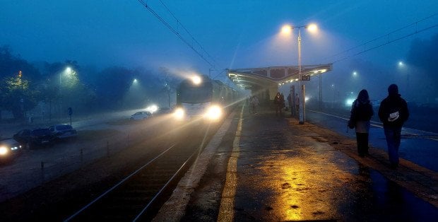 Gęsta mgła na Mazowszu. Jest alert IMGW, widzialność może spaść poniżej 200 metrów