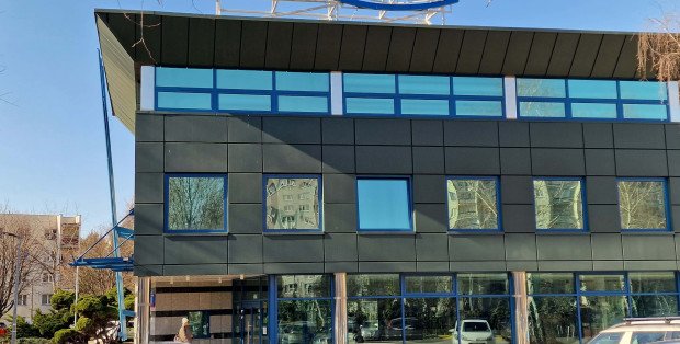 Miejskie baseny nie dla mieszkańców. Albo nie ma miejsc, albo są remonty