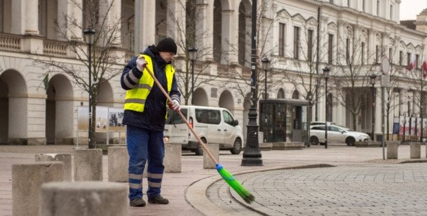 Warszawa rozpoczyna sprzątanie ulic po zimie