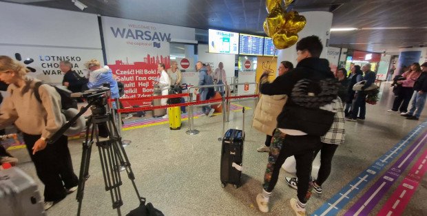 Samolot z Dubaju wylądował w Warszawie. Na pokładzie było 300 osób