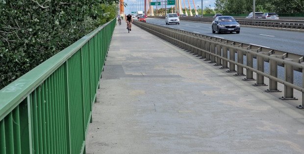 Wykonawca jest, remontu brak. Co z naprawą drogi rowerowej na Moście Siekierowskim?