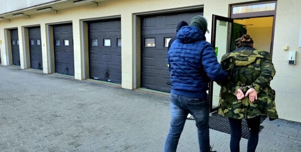 43-latka poszukiwana 6 listami gończymi zdziwiona podczas zatrzymania