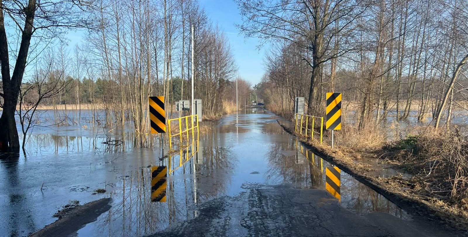 Bug wylał koło Wyszkowa. Zamknięta jedna z dróg w okolicy