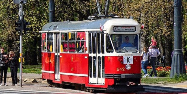 Z okazji Dnia Kobiet na stołeczne tory wyjechała specjalna tramwajowa linia K