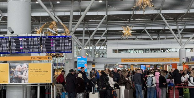 Ewakuacja 300 osób z Lotniska Chopina. Przyczyną był... pozostawiony bagaż