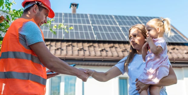 Magazyn energii przy fotowoltaice: kiedy trzeba zgłosić instalację i do kogo