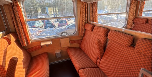 Podróż w czasie z PKP. Pociąg z lat 80. wyrusza na tory