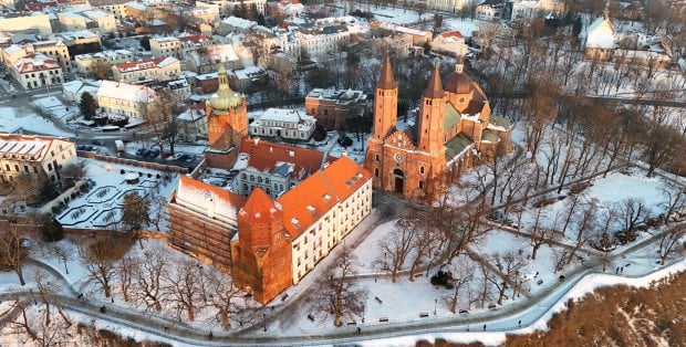 Jeden z najcenniejszych zabytków Płocka odzyska blask. Trwa remont opactwa benedyktynów