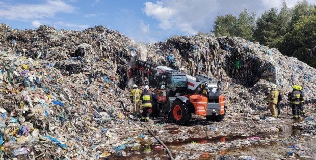 Kiedy znikną odpady z wysypiska w Nowym Miszewie? Rozpoczęła się ich wywózka