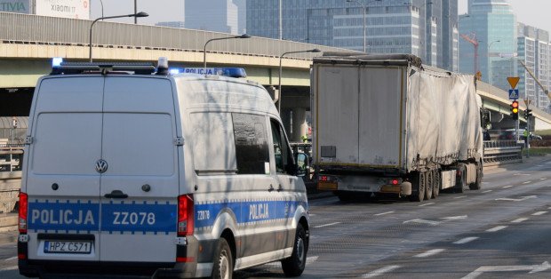 Uszkodzony tunel przy Rondzie Zesłańców Syberyjskich. To w niego wbiła się ciężarówka