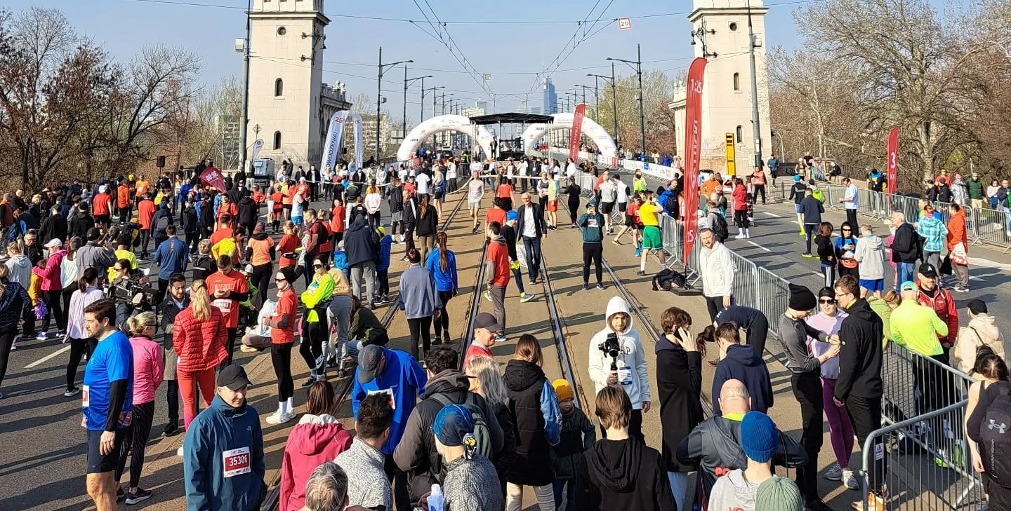 Ruszył 20. Półmaraton Warszawski. Jaką trasą biegną uczestnicy?