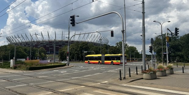 Zderzenie tramwaju z autobusem na rondzie Waszyngtona