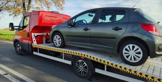 Skarbówka sprzedaje auta pijanych kierowców. Kiedy legalna jest konfiskata samochodu?