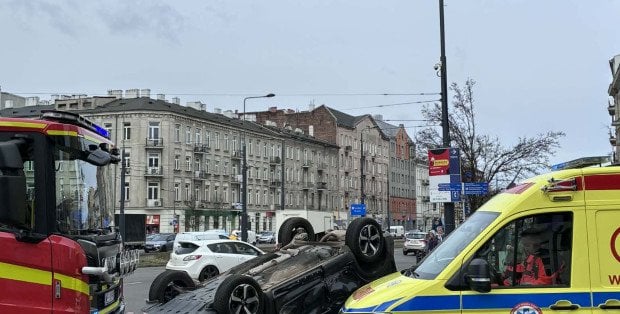 Poważny wypadek na Pradze Północ. Zablokowane skrzyżowanie Ząbkowskiej z Targową
