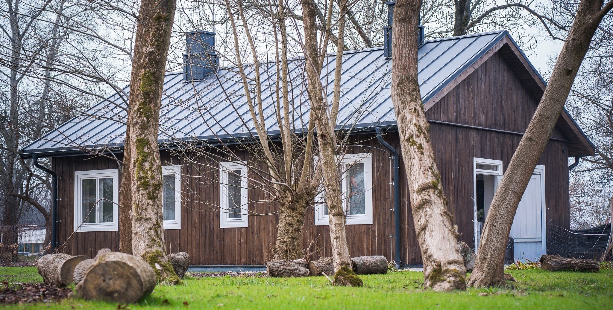 Kiedyś mieszkał w takim Ryszard Kapuściński. Domki fińskie znów na Polu Mokotowskim