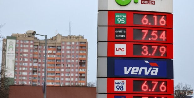 Niższe ceny paliw. Sprawdziliśmy, czy są kolejki na stacjach w Warszawie