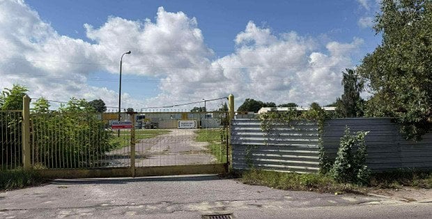 Beczki z niebezpiecznymi odpadami w Wołominie. Wiemy, co z likwidacją składowiska