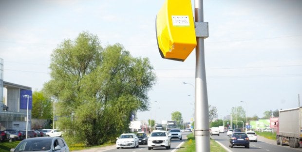 Fotoradar „rekordzista” zmieni lokalizację? W ciągu roku zniszczono go cztery razy