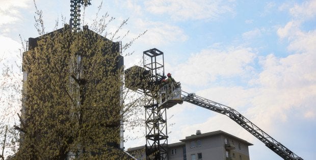 Spłonął krzyż przy parafii św. Maksymiliana w Warszawie. Znamy wstepną przyczynę pożaru