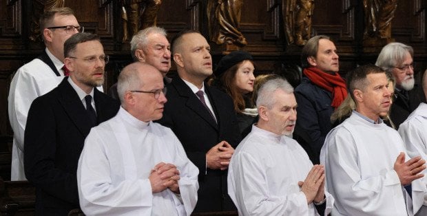 16. rocznica katastrofy smoleńskiej. Msza w intencji ofiar w archikatedrze